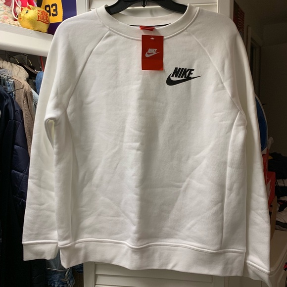 Nike Sweaters - Nike women crew neck sweater
